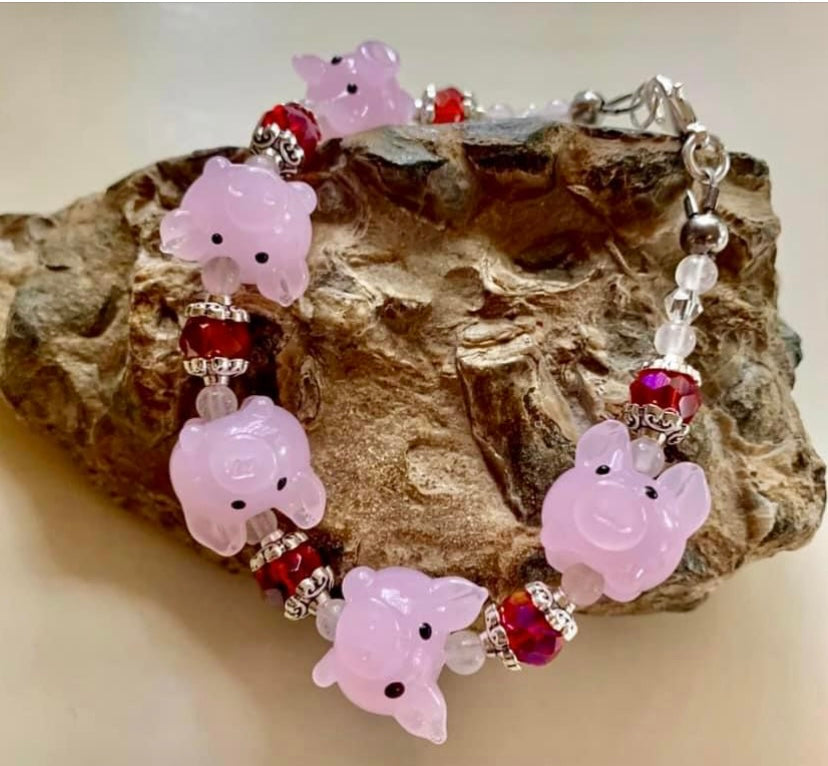 Glass Pig/Magenta Glass Bead Bracelet