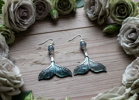 Patterned Shell Whaletail Earrings with Labradorite Beads
